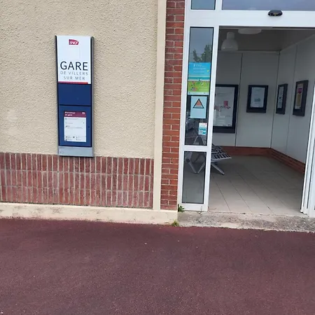 Dans Batisse Pleine De Charme * Villers-sur-Mer